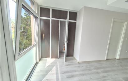 KOŞUYOLU CADDESİNDE NET 400 M2 OTOPARKLI BAHÇELİ KOMPLE BİNA