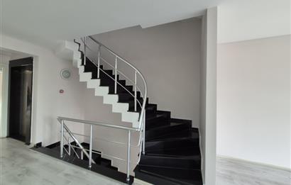 KOŞUYOLU CADDESİNDE NET 400 M2 OTOPARKLI BAHÇELİ KOMPLE BİNA