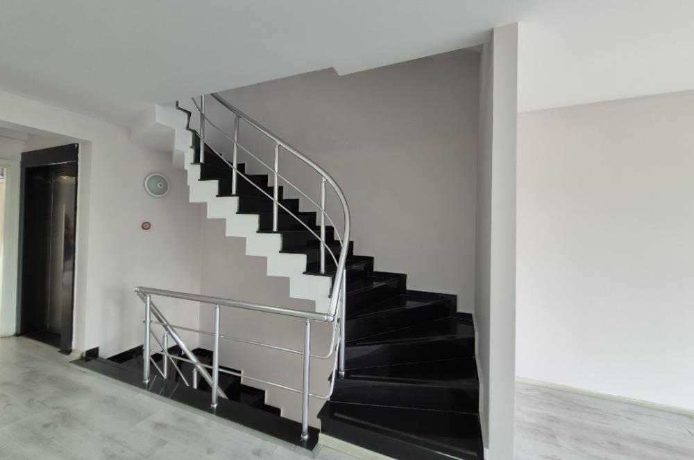 KOŞUYOLU CADDE ÜZERİ, BOŞ, NET 400 M2 KOMPLE BİNA OTOPARKLI