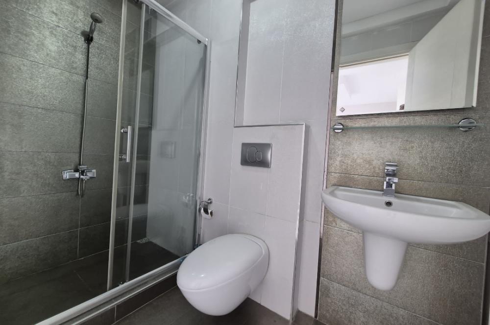 KOŞUYOLU CADDESİNDE NET 400 M2 OTOPARKLI BAHÇELİ KOMPLE BİNA