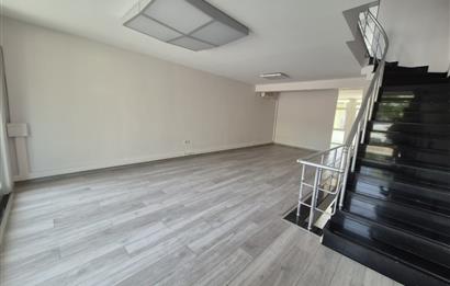 KOŞUYOLU CADDESİNDE NET 400 M2 OTOPARKLI BAHÇELİ KOMPLE BİNA