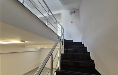 KOŞUYOLU CADDESİNDE NET 400 M2 OTOPARKLI BAHÇELİ KOMPLE BİNA