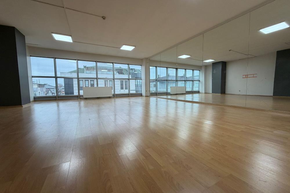 Çekmeköy Şahinbey caddesinde Kiralık 750 m² Plaza Katı ve Ofis