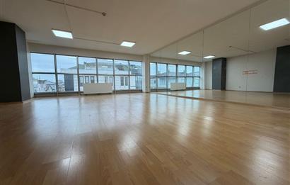 Çekmeköy Şahinbey caddesinde Kiralık 750 m² Plaza Katı ve Ofis