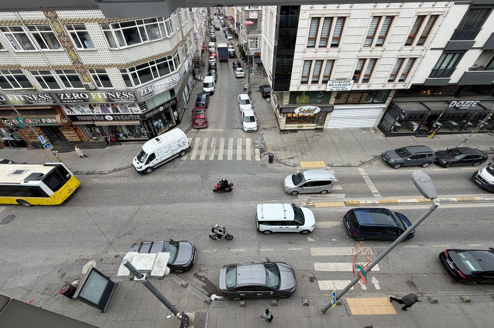 Çekmeköy Şahinbey caddesinde Kiralık 750 m² Plaza Katı ve Ofis