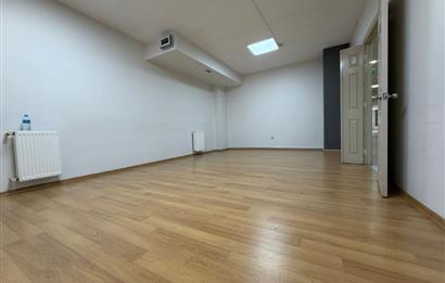 Çekmeköy Şahinbey caddesinde Kiralık 750 m² Plaza Katı ve Ofis