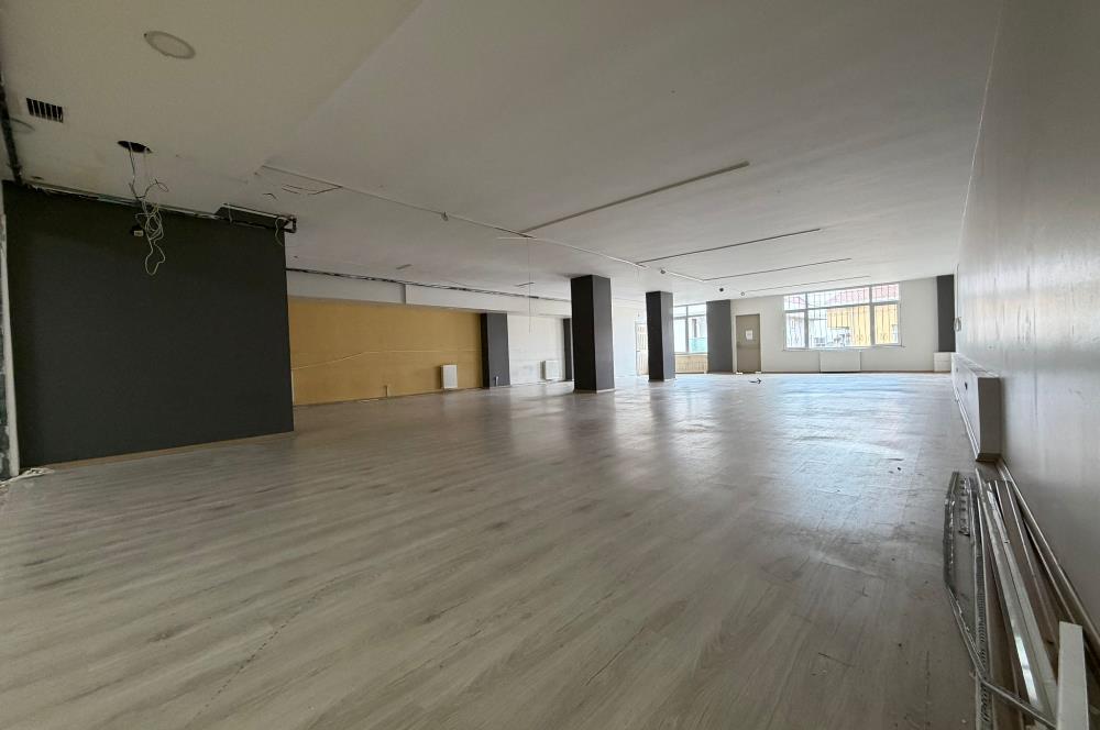 Çekmeköy Şahinbey caddesinde Kiralık 750 m² Plaza Katı ve Ofis