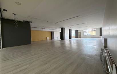 Çekmeköy Şahinbey caddesinde Kiralık 750 m² Plaza Katı ve Ofis