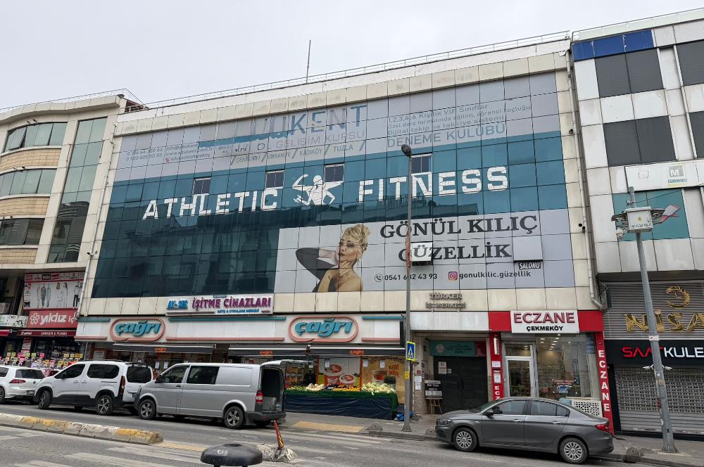 Çekmeköy Şahinbey caddesinde Kiralık 750 m² Plaza Katı ve Ofis