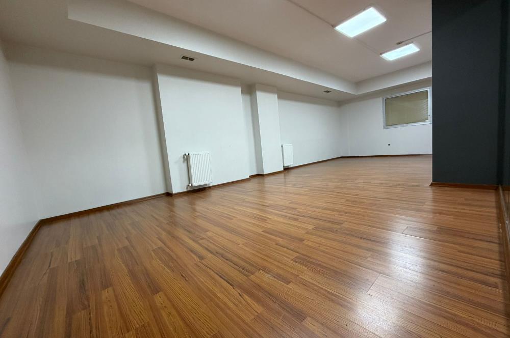 Çekmeköy Şahinbey caddesinde Kiralık 750 m² Plaza Katı ve Ofis