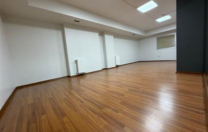 Çekmeköy Şahinbey caddesinde Kiralık 750 m² Plaza Katı ve Ofis