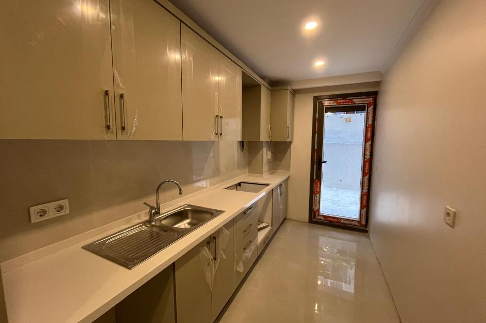 KÜÇÜKYALIDA SIFIR BİNADA TERASLI, AYRI MUTFAKLI LÜKS 2+1!