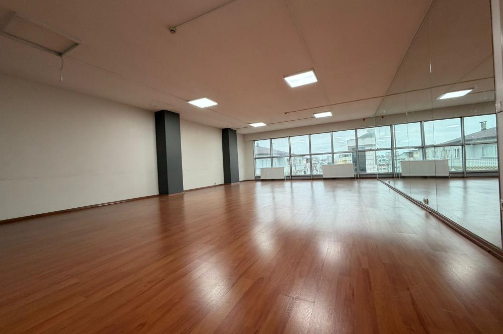 Çekmeköy Şahinbey caddesinde Kiralık 750 m² Plaza Katı ve Ofis