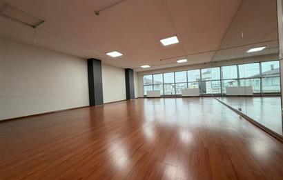 Çekmeköy Şahinbey caddesinde Kiralık 750 m² Plaza Katı ve Ofis