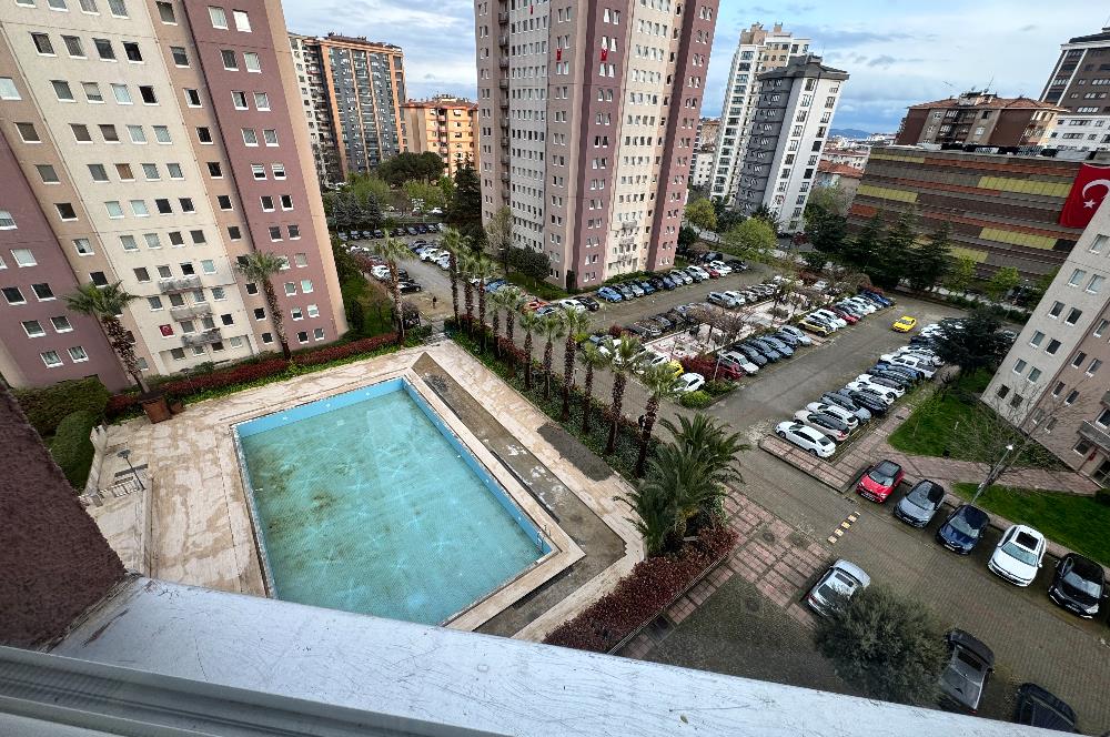 BAYTUR KONUTLARI'NDA HAVUZ MANZARALI YABANCIYA SATIŞA UYGUN 3+1