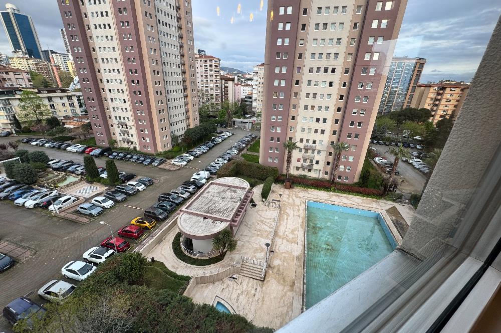 BAYTUR KONUTLARI'NDA HAVUZ MANZARALI YABANCIYA SATIŞA UYGUN 3+1