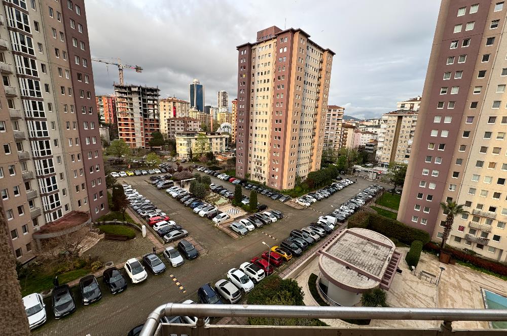 BAYTUR KONUTLARI'NDA HAVUZ MANZARALI YABANCIYA SATIŞA UYGUN 3+1