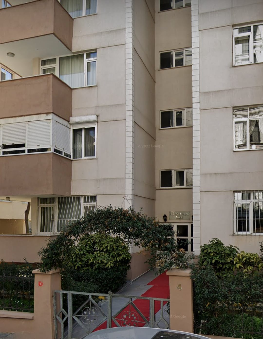 ŞENESENEVLERİN EN GÜZEL SOKAĞINDA 3+1 ARA KAT OTOPARKLI DAİRE