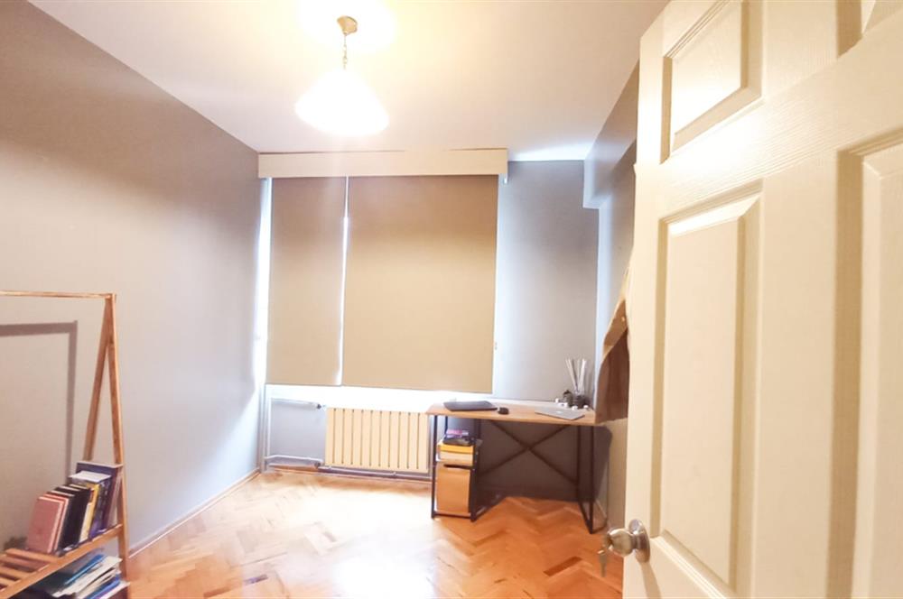 ŞENESENEVLERİN EN GÜZEL SOKAĞINDA 3+1 ARA KAT OTOPARKLI DAİRE