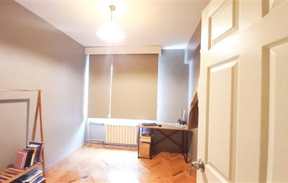 ŞENESENEVLERİN EN GÜZEL SOKAĞINDA 3+1 ARA KAT OTOPARKLI DAİRE