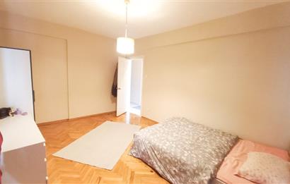 ŞENESENEVLERİN EN GÜZEL SOKAĞINDA 3+1 ARA KAT OTOPARKLI DAİRE