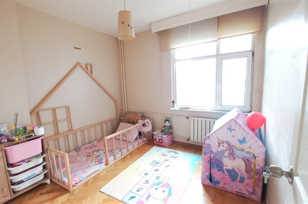 ŞENESENEVLERİN EN GÜZEL SOKAĞINDA 3+1 ARA KAT OTOPARKLI DAİRE