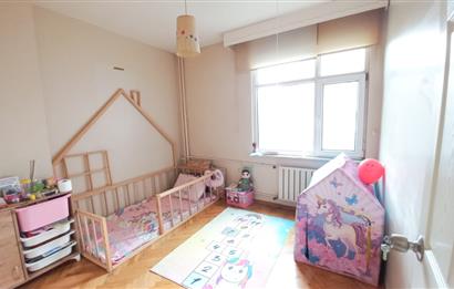 ŞENESENEVLERİN EN GÜZEL SOKAĞINDA 3+1 ARA KAT OTOPARKLI DAİRE