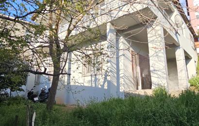 Maltepe Gülsuyu Mahallesi'nde Müstakil Evi Olan Satılık Arsa