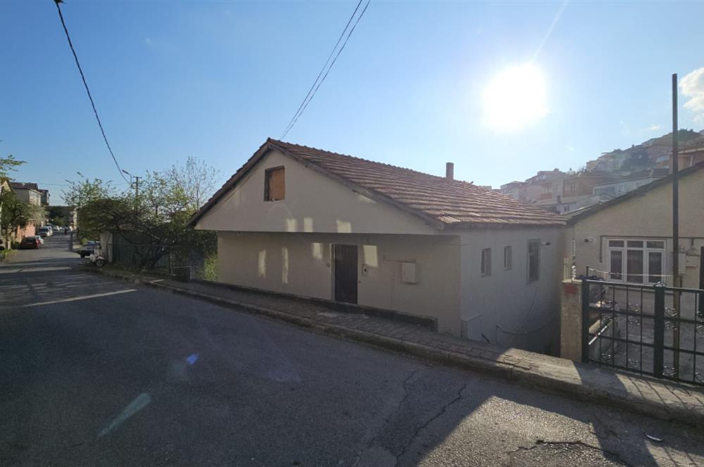 Maltepe Gülsuyu Mahallesi'nde Müstakil Evi Olan Satılık Arsa