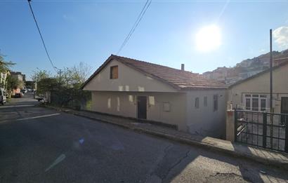 Maltepe Gülsuyu Mahallesi'nde Müstakil Evi Olan Satılık Arsa