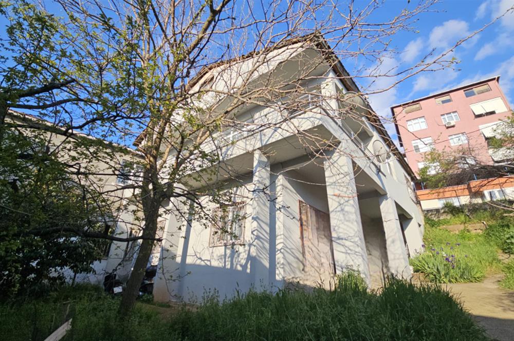 Maltepe Gülsuyu Mahallesi'nde Müstakil Evi Olan Satılık Arsa