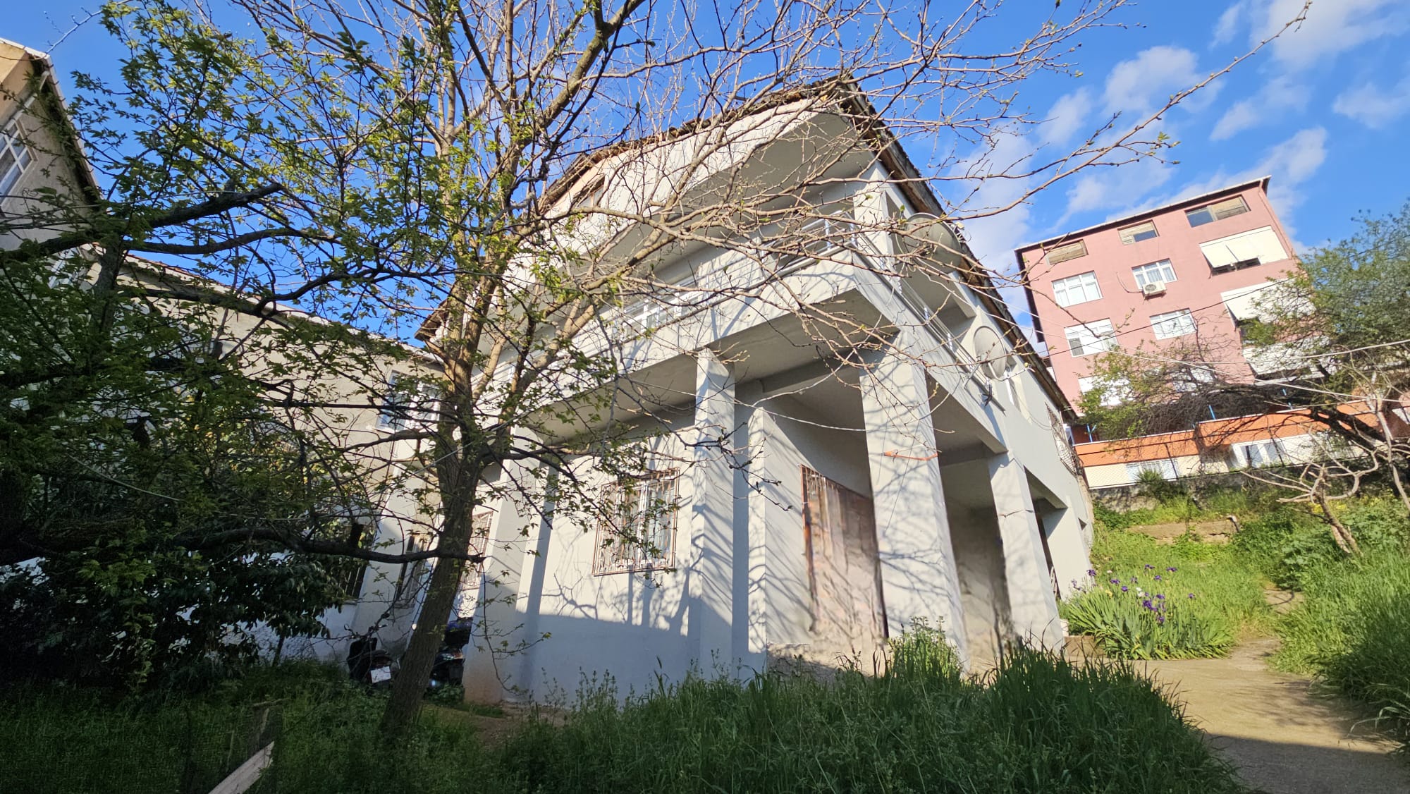 Maltepe Gülsuyu Mahallesi'nde Müstakil Evi Olan Satılık Arsa