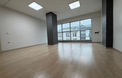 Çekmeköy Şahinbey caddesinde Kiralık 750 m² Plaza Katı ve Ofis