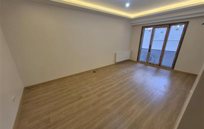 KÜÇÜKYALIDA SIFIR BİNADA TERASLI, AYRI MUTFAKLI LÜKS 2+1!