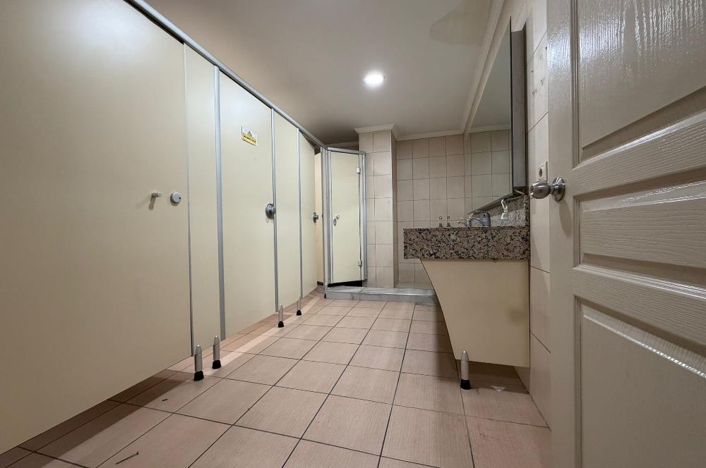 Çekmeköy Şahinbey caddesinde Kiralık 750 m² Plaza Katı ve Ofis