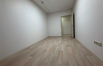 Çekmeköy Şahinbey caddesinde Kiralık 750 m² Plaza Katı ve Ofis