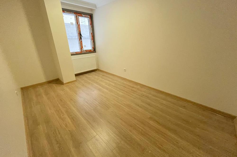 KÜÇÜKYALIDA SIFIR BİNADA TERASLI, AYRI MUTFAKLI LÜKS 2+1!