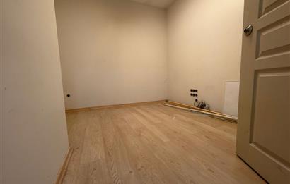 Çekmeköy Şahinbey caddesinde Kiralık 750 m² Plaza Katı ve Ofis