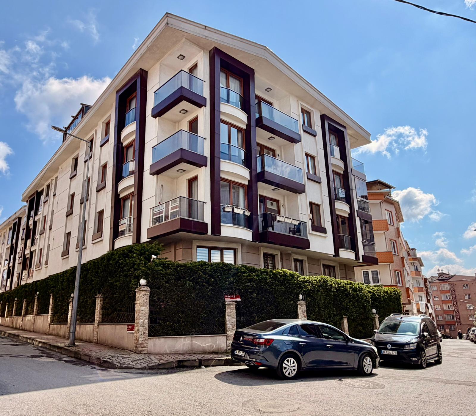 BUTİK SİTE NEW LİFE DA FERAH VE BALKONLU 2+1 EŞYALI DAİRE