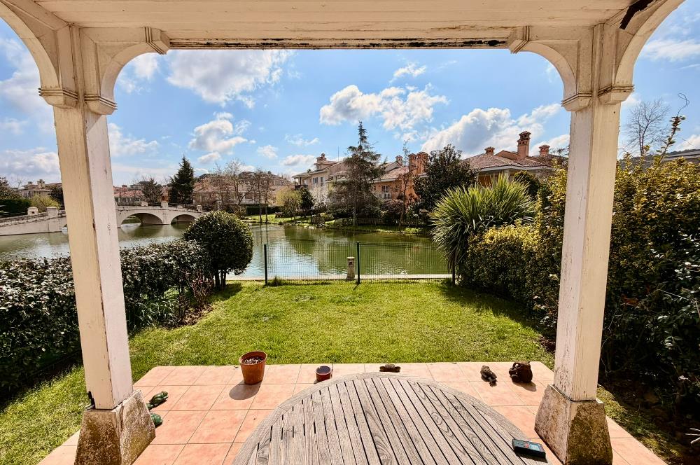 İSTANBUL İSTANBUL EVLERİ GÖL ÖNÜ 6+1 ŞEREFİYELİ TOWNHOUSE VİLLA