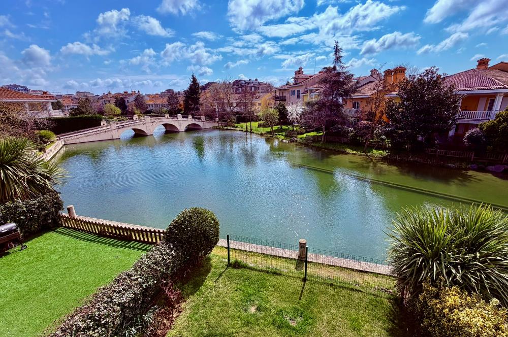 İSTANBUL İSTANBUL EVLERİ GÖL ÖNÜ 6+1 ŞEREFİYELİ TOWNHOUSE VİLLA