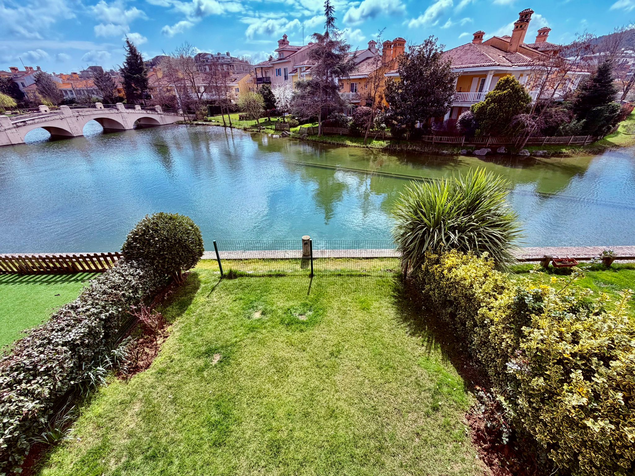 İSTANBUL İSTANBUL EVLERİ GÖL ÖNÜ 6+1 ŞEREFİYELİ TOWNHOUSE VİLLA