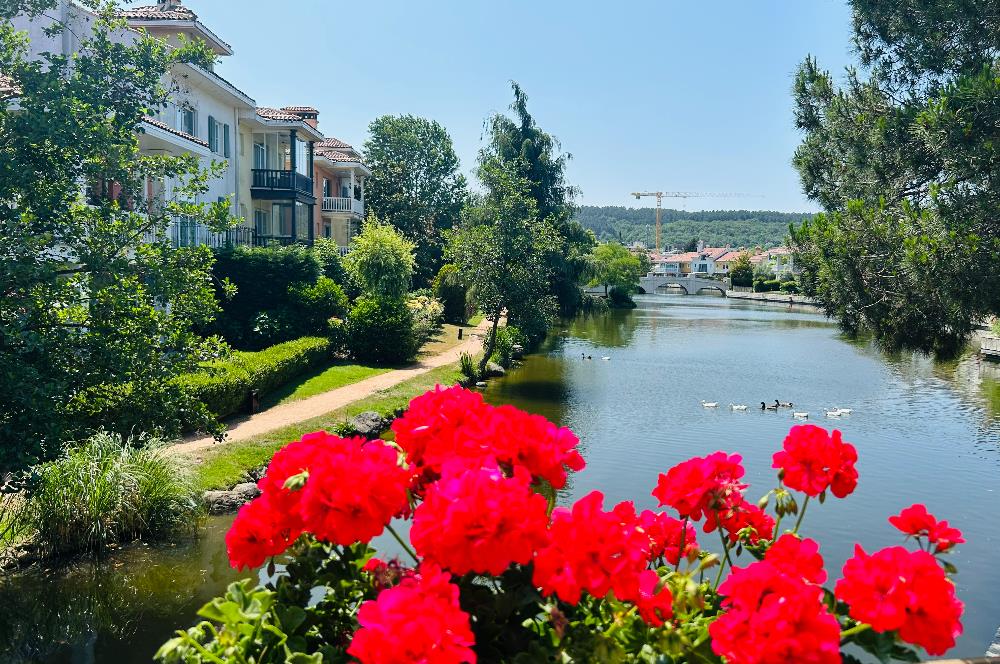 İSTANBUL İSTANBUL EVLERİ GÖL ÖNÜ 6+1 ŞEREFİYELİ TOWNHOUSE VİLLA