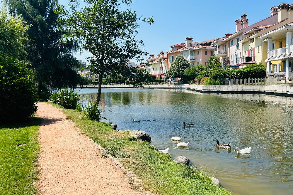 İSTANBUL İSTANBUL EVLERİ GÖL ÖNÜ 6+1 ŞEREFİYELİ TOWNHOUSE VİLLA