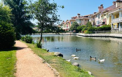 İSTANBUL İSTANBUL EVLERİ GÖL ÖNÜ 6+1 ŞEREFİYELİ TOWNHOUSE VİLLA