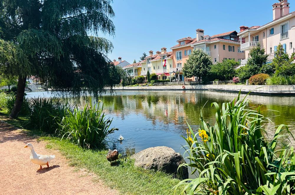 İSTANBUL İSTANBUL EVLERİ GÖL ÖNÜ 6+1 ŞEREFİYELİ TOWNHOUSE VİLLA