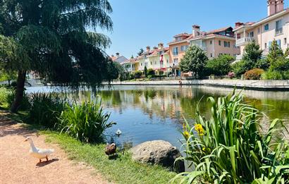 İSTANBUL İSTANBUL EVLERİ GÖL ÖNÜ 6+1 ŞEREFİYELİ TOWNHOUSE VİLLA