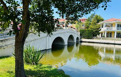 İSTANBUL İSTANBUL EVLERİ GÖL ÖNÜ 6+1 ŞEREFİYELİ TOWNHOUSE VİLLA