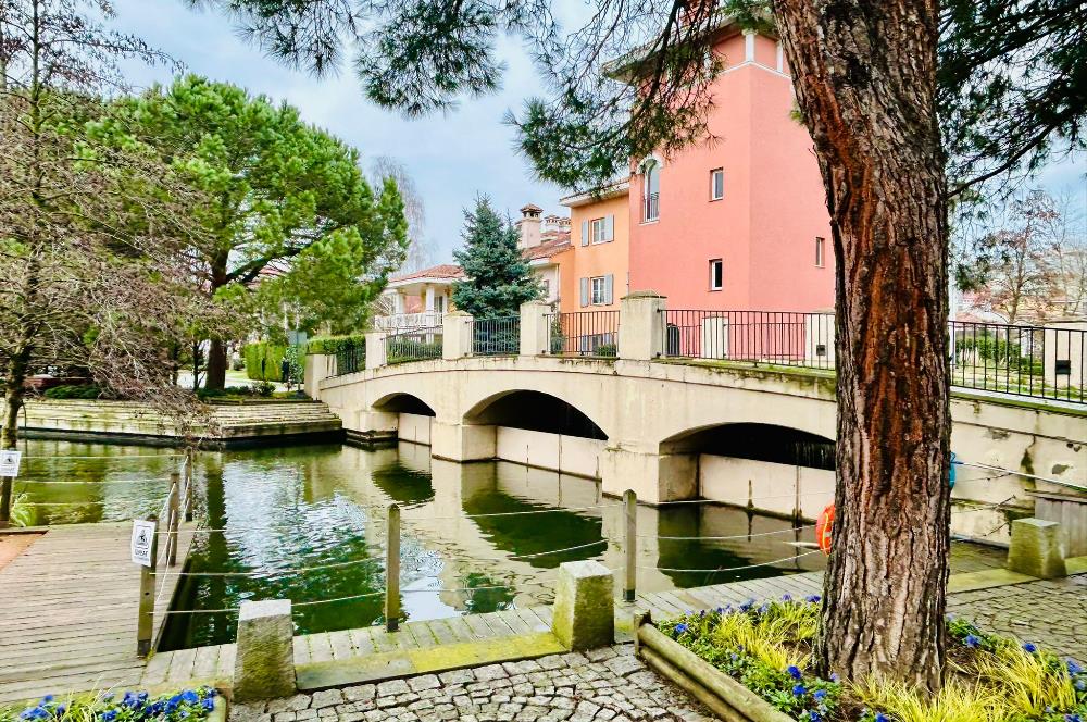 İSTANBUL İSTANBUL EVLERİ GÖL ÖNÜ 6+1 ŞEREFİYELİ TOWNHOUSE VİLLA