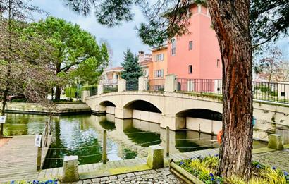 İSTANBUL İSTANBUL EVLERİ GÖL ÖNÜ 6+1 ŞEREFİYELİ TOWNHOUSE VİLLA